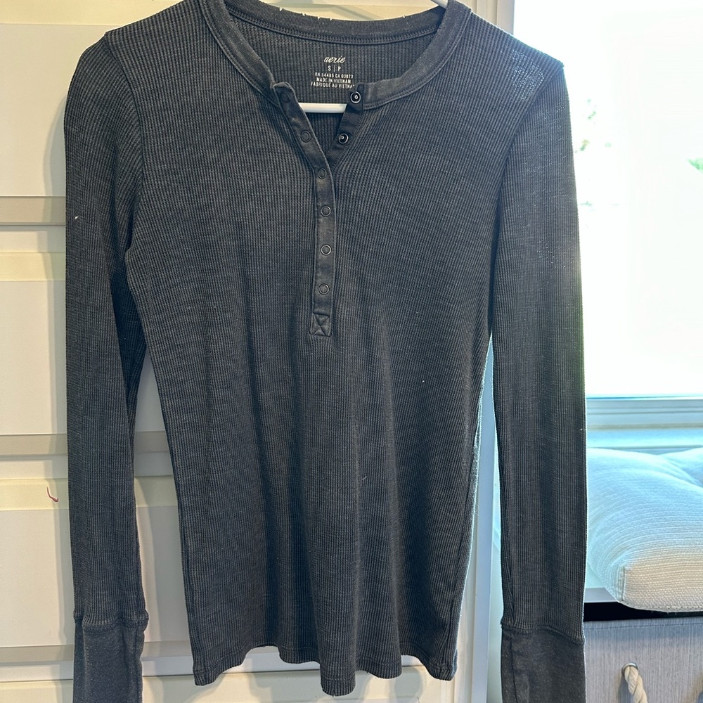 Aerie top - size small